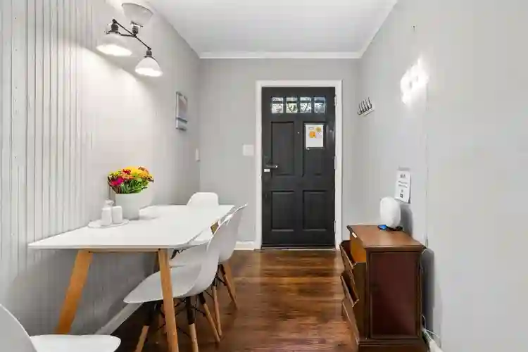 6 BR in East Point