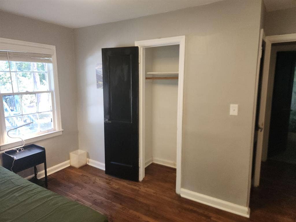 6 BR in East Point