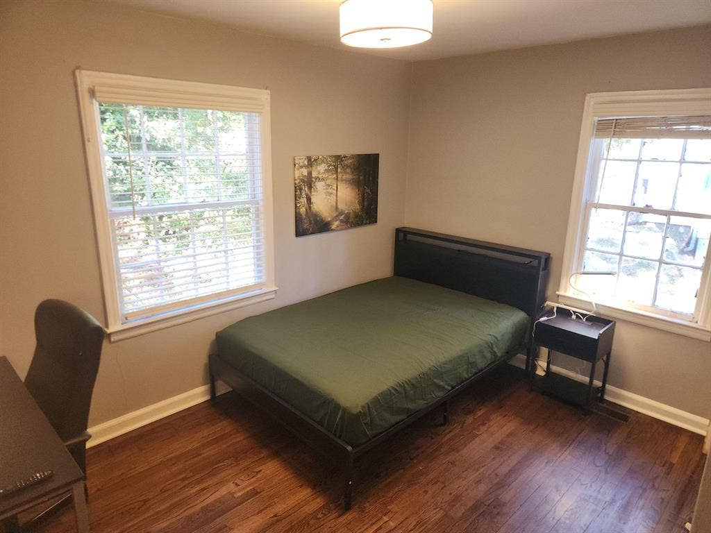 6 BR in East Point