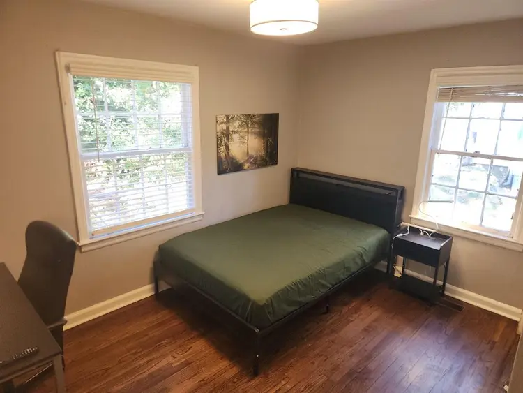 6 BR in East Point