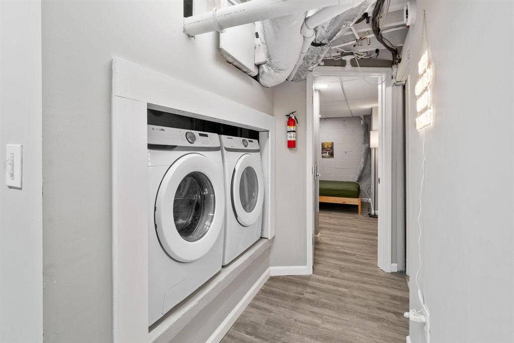 6 BR in East Point