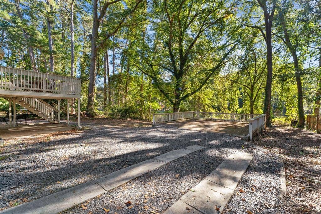 6 BR in East Point