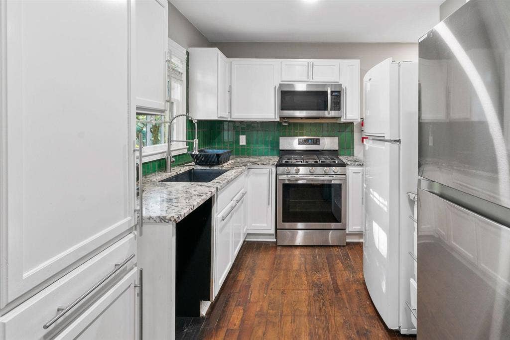 6 BR in East Point
