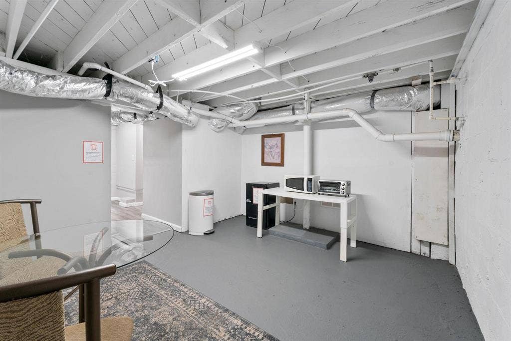 6 BR in East Point