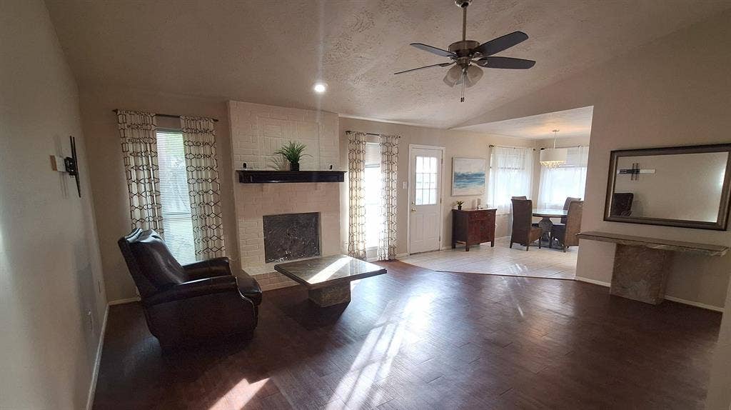 4 BR in Houston