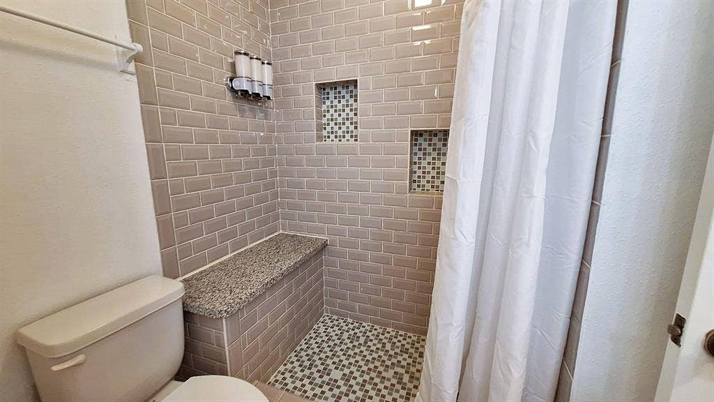 4 BR in Houston