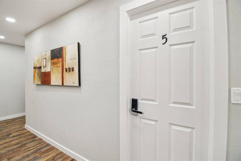 10 BR in Glendale