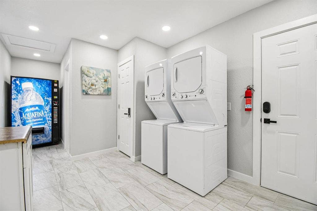10 BR in Glendale