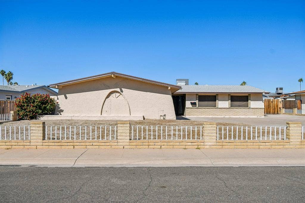 10 BR in Glendale