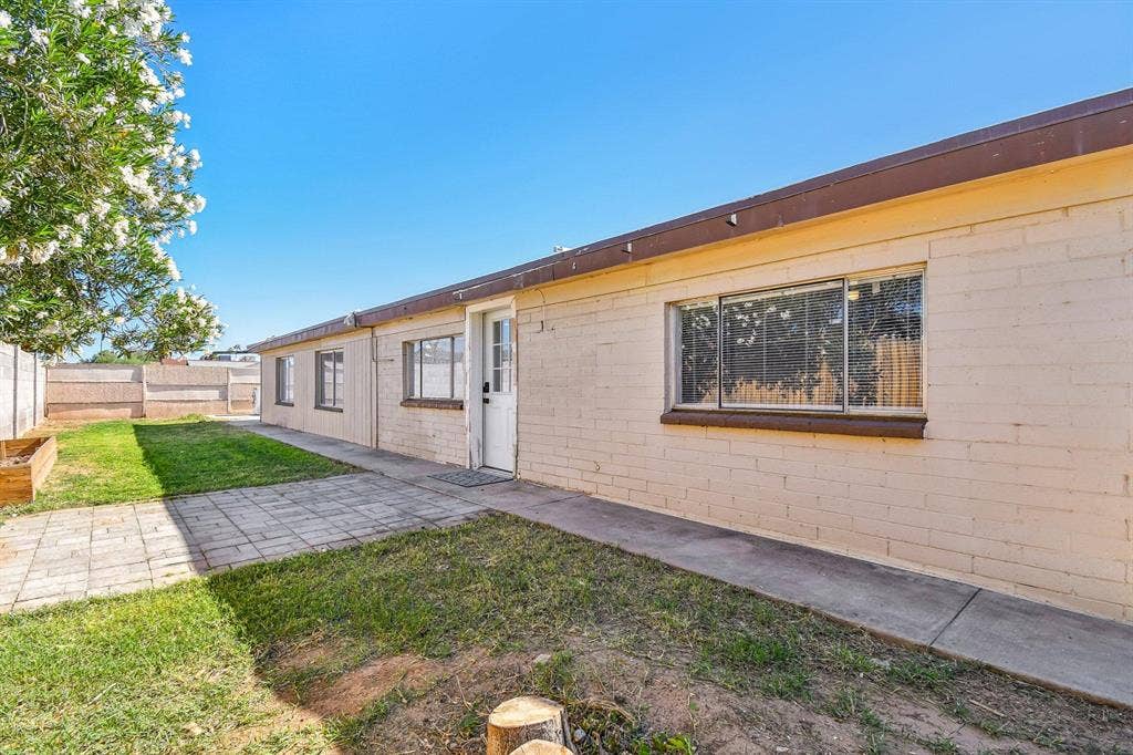 10 BR in Glendale