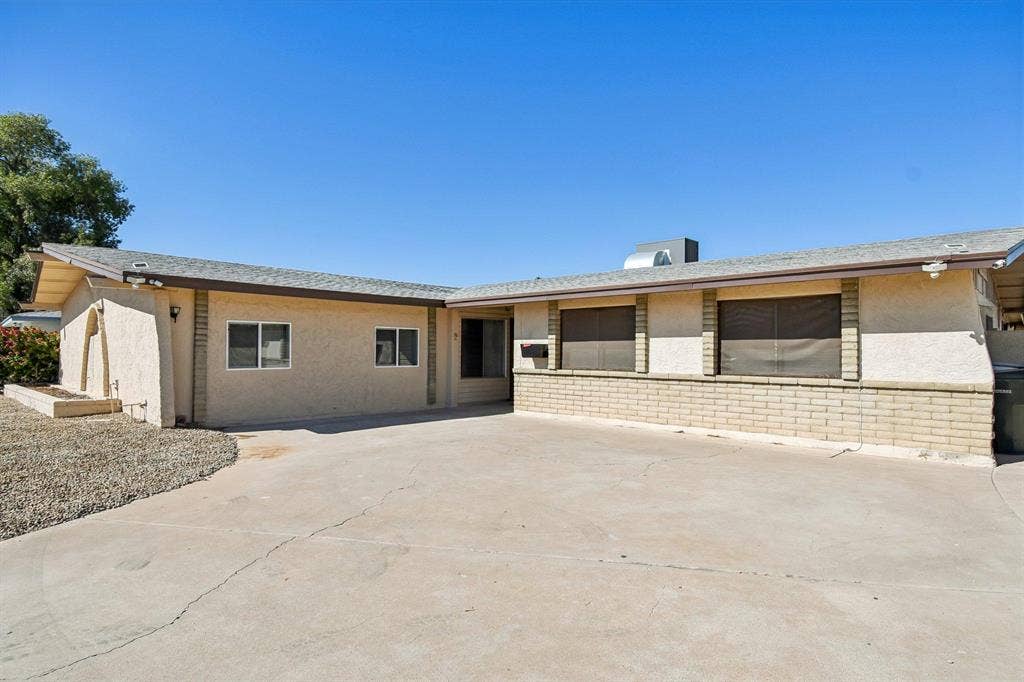 10 BR in Glendale
