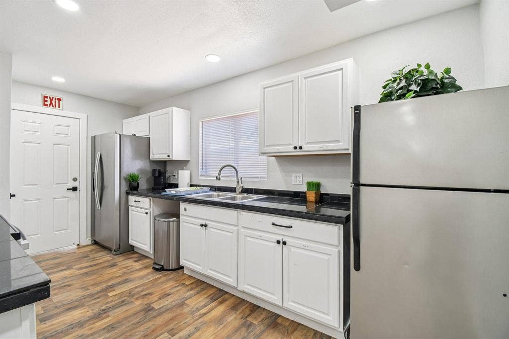 10 BR in Glendale
