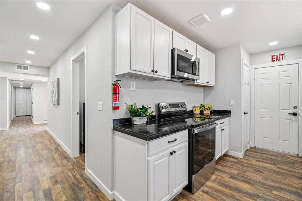 10 BR in Glendale