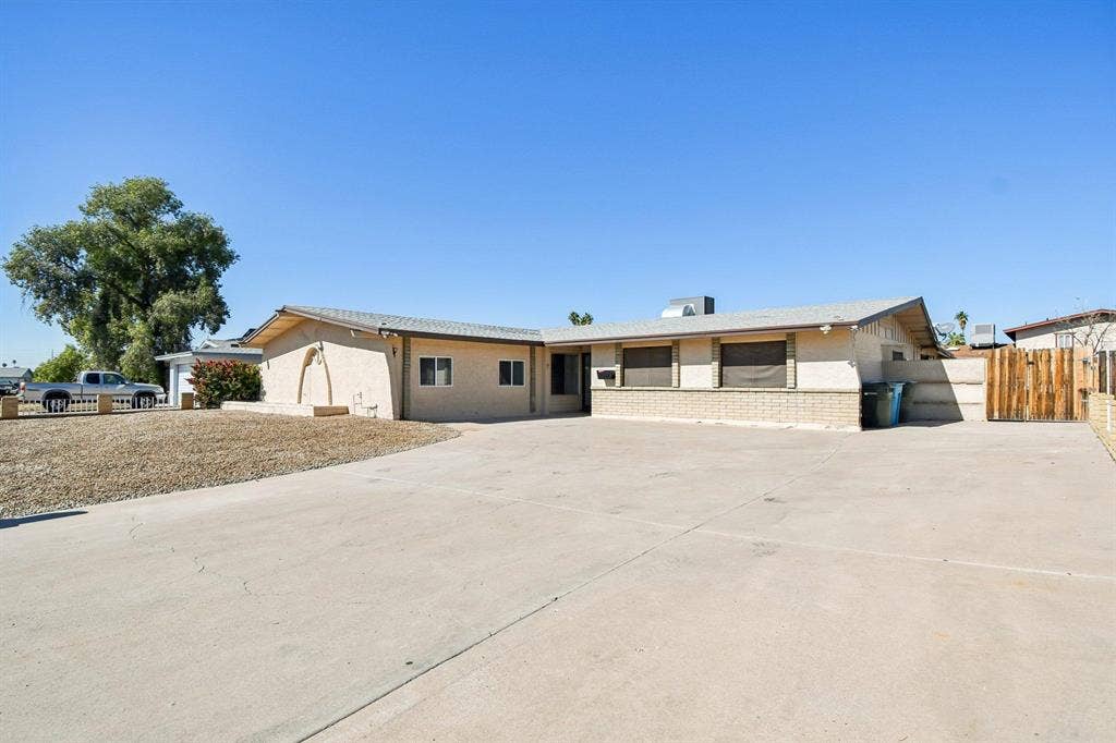 10 BR in Glendale