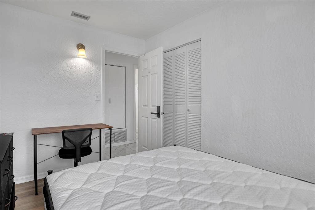 5 BR in Palm Bay
