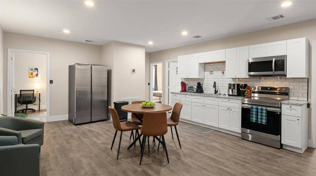 6 BR in Denton