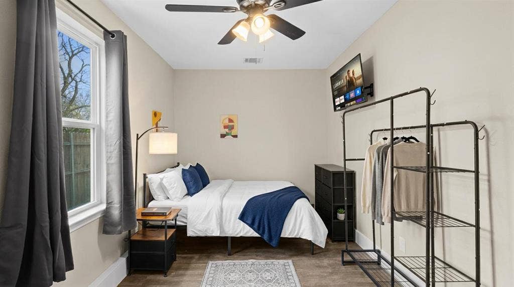 6 BR in Denton