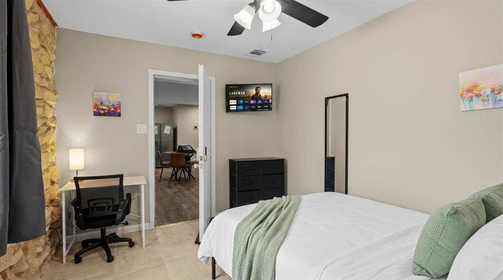 6 BR in Denton