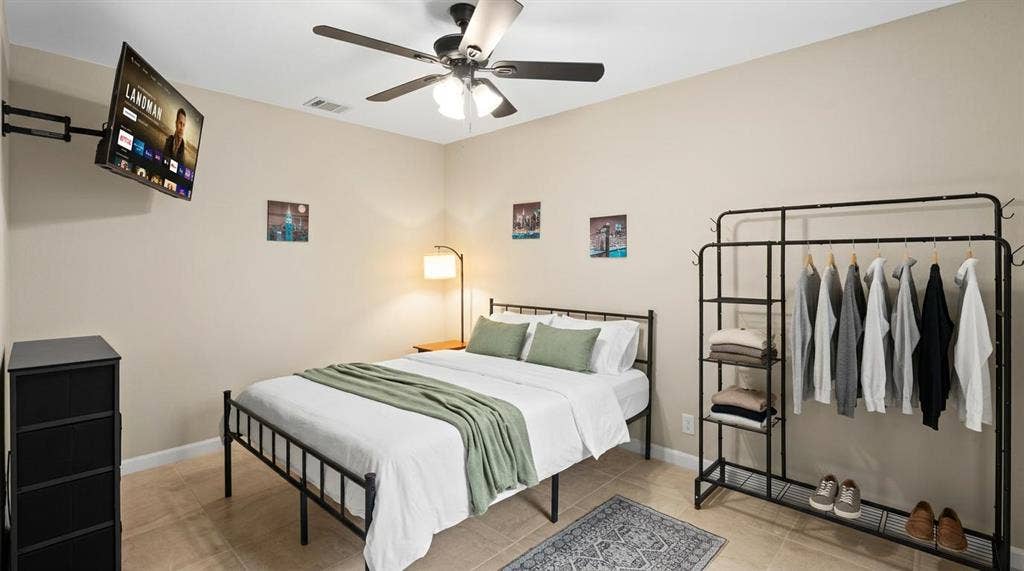 6 BR in Denton