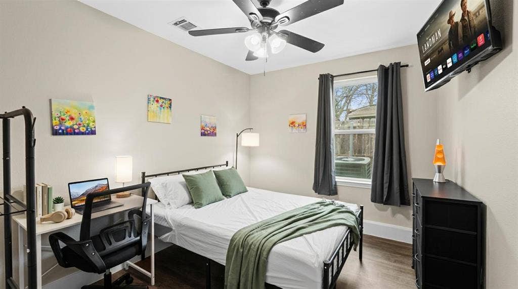 6 BR in Denton