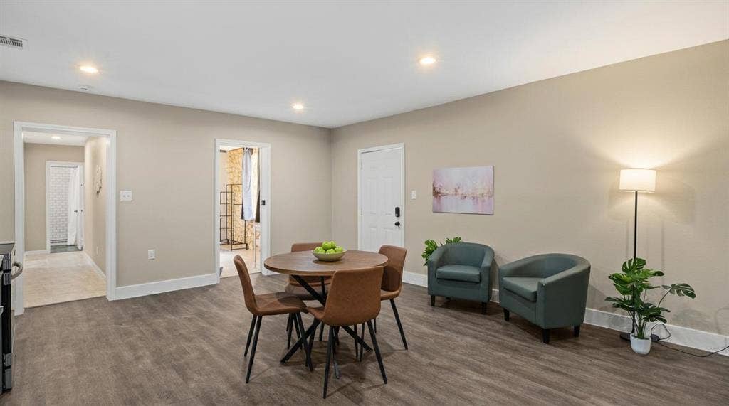 6 BR in Denton