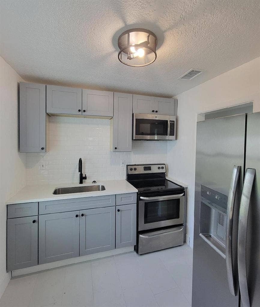 6 BR in Sanford