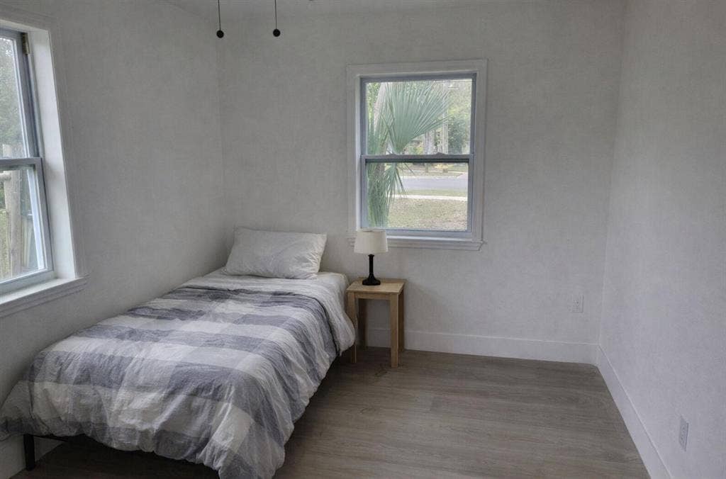 6 BR in Sanford
