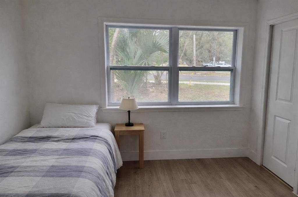 6 BR in Sanford