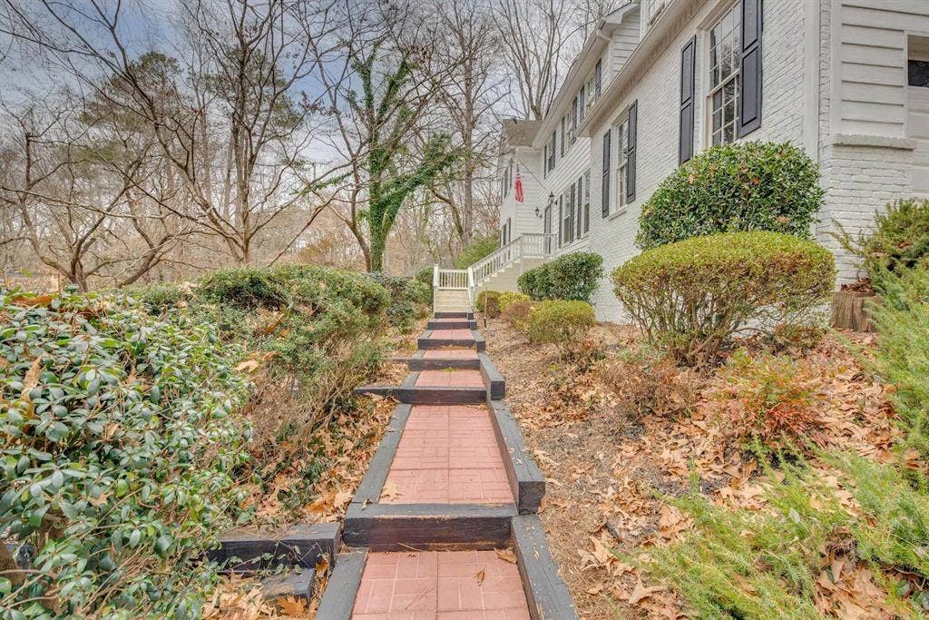 6 BR in Marietta