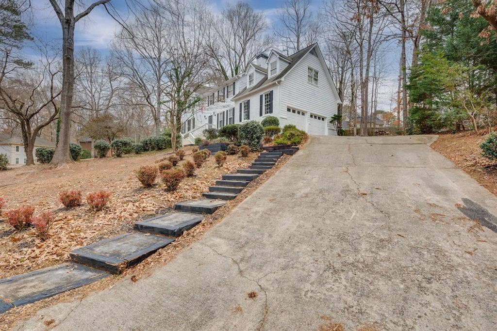 6 BR in Marietta