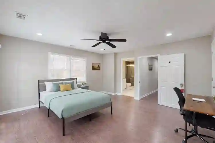 7 BR in Decatur