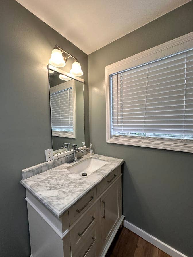 Remodeled room -Many buses close by