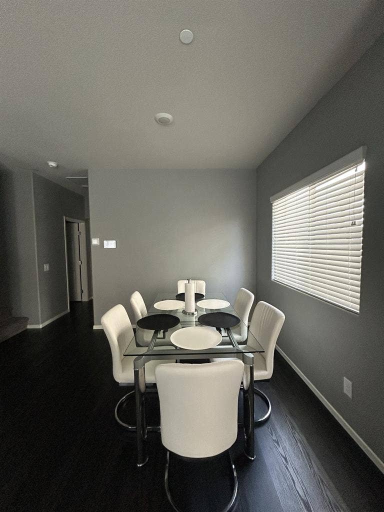 Room 4 Rent in beautiful townhouse