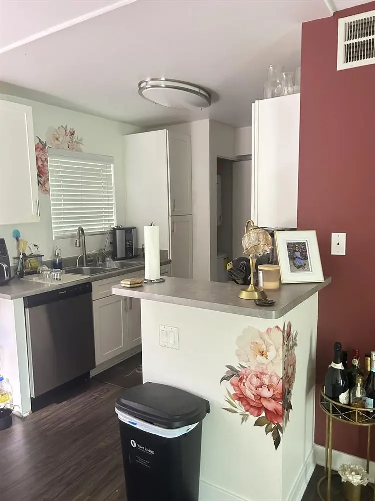 Stylish Room (Women )