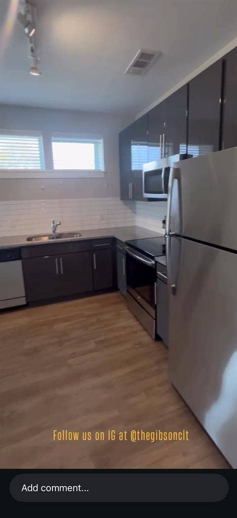 1BR/1BR/PlazaMidwood