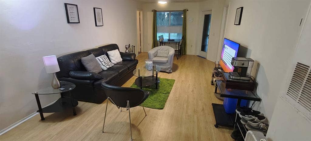 BEDROOM w/ PRIVATE BATH IN A 4/4