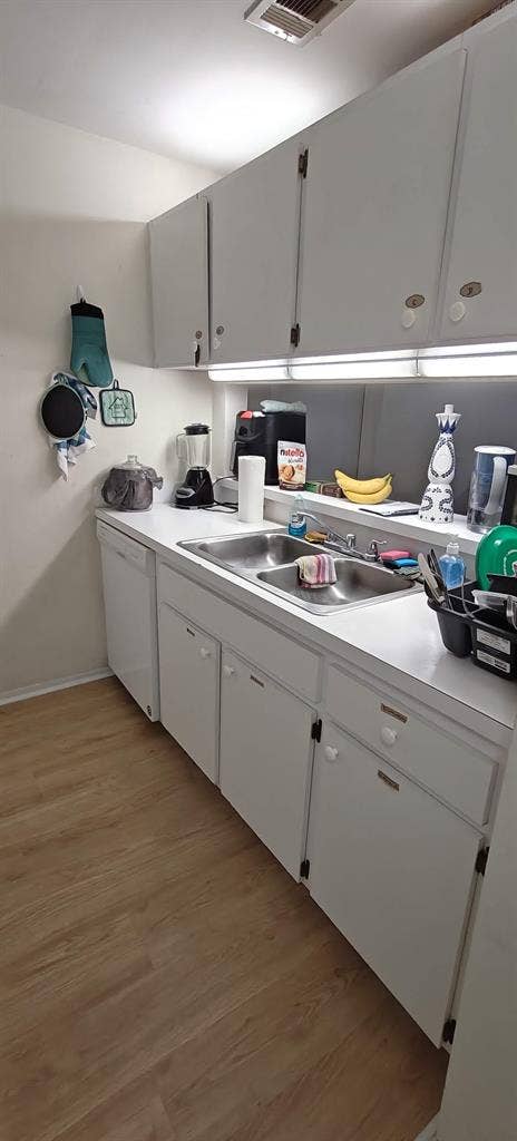 BEDROOM w/ PRIVATE BATH IN A 4/4