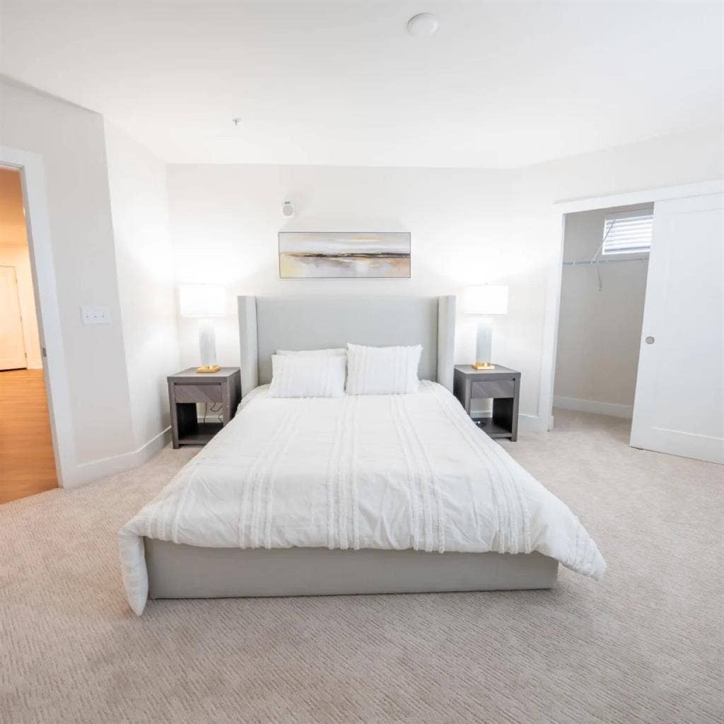 2 Bedroom Large Modern Apartment