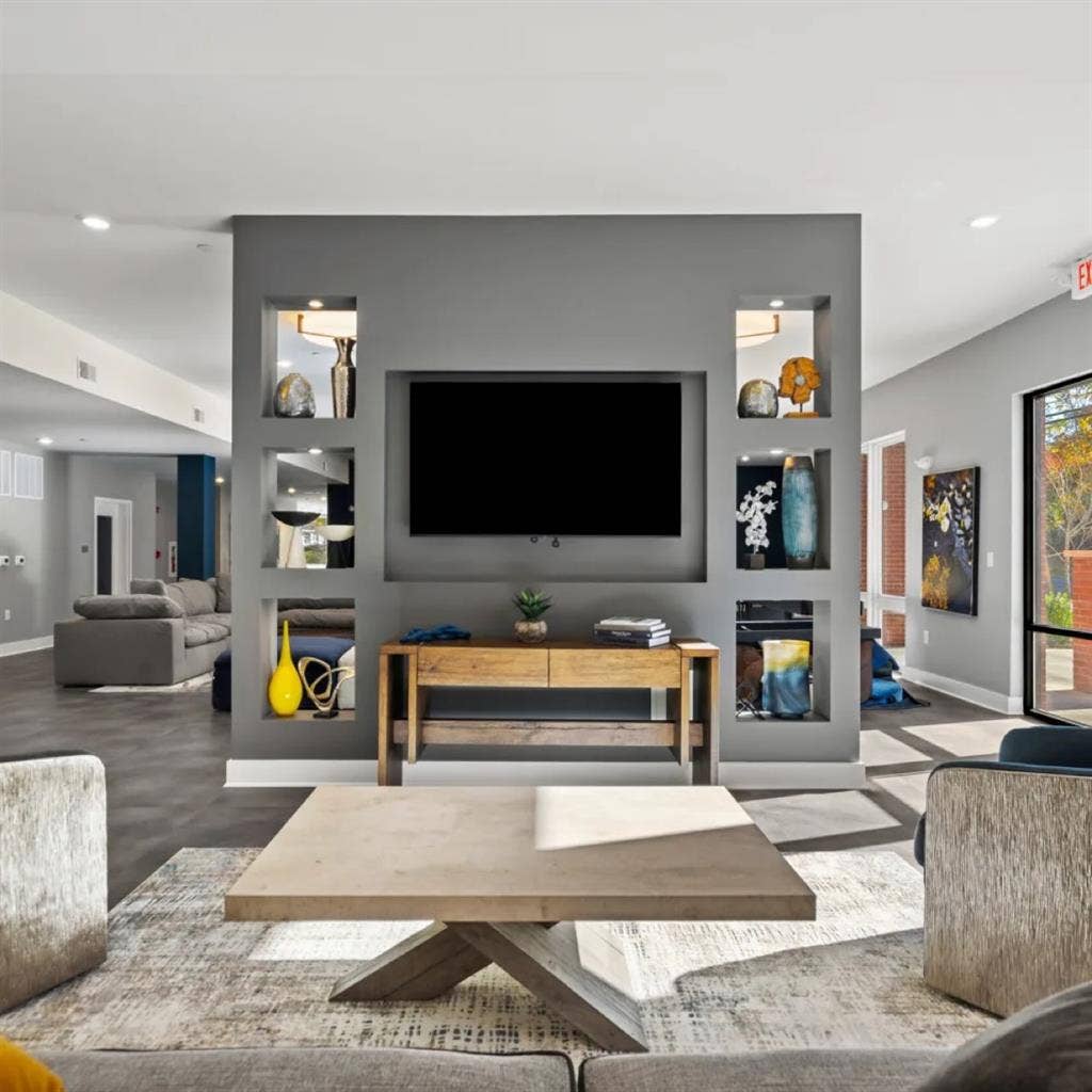 2 Bedroom Large Modern Apartment