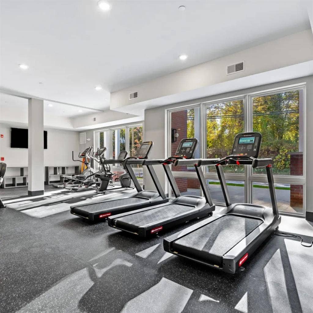2 Bedroom Large Modern Apartment
