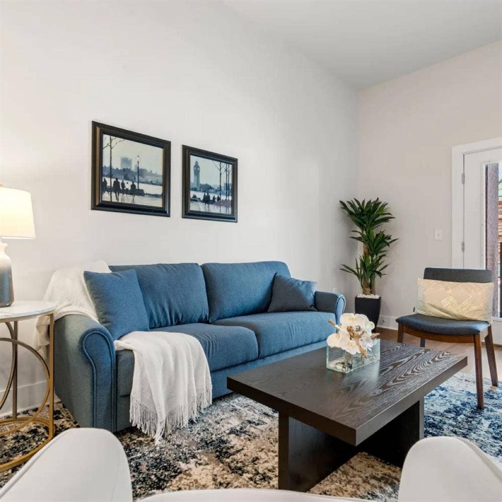 2 Bedroom Large Modern Apartment