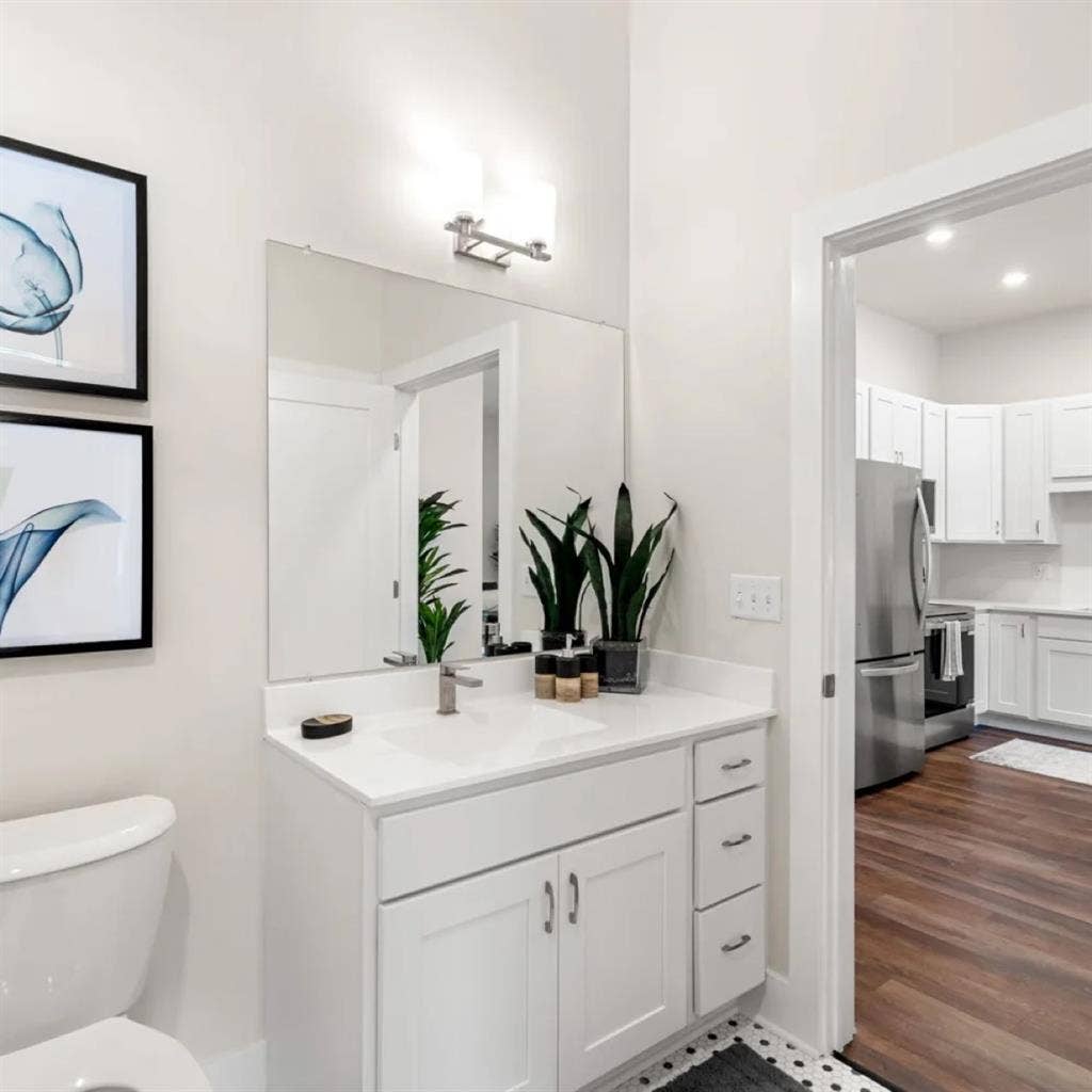 2 Bedroom Large Modern Apartment