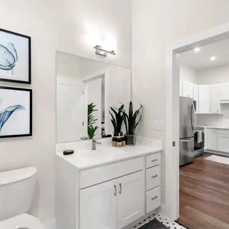 2 Bedroom Large Modern Apartment