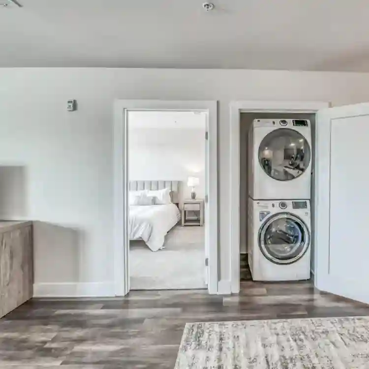 2 Bedroom Large Modern Apartment