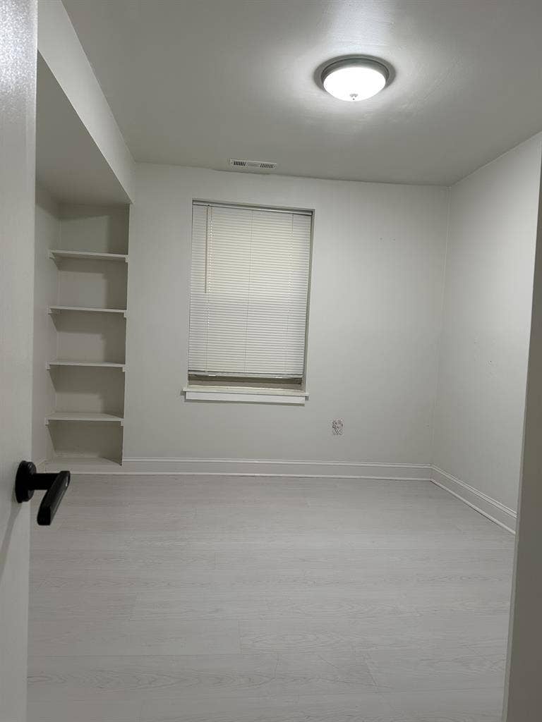 $800 room w/ all bills and pool