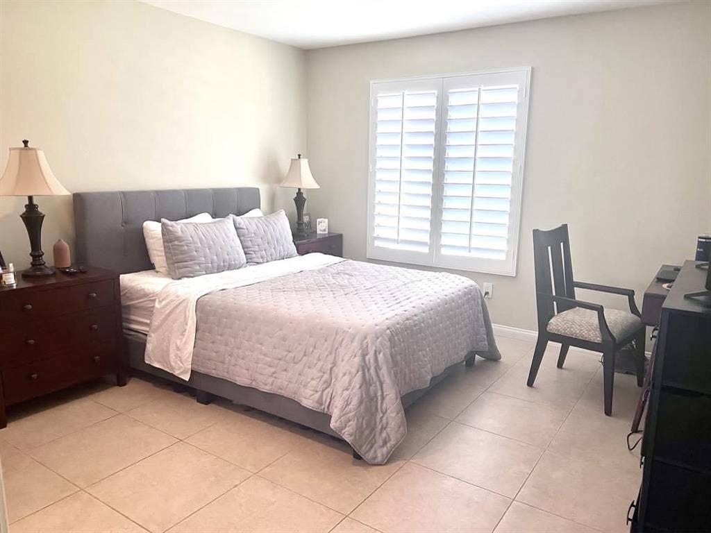 Looking for Roommate