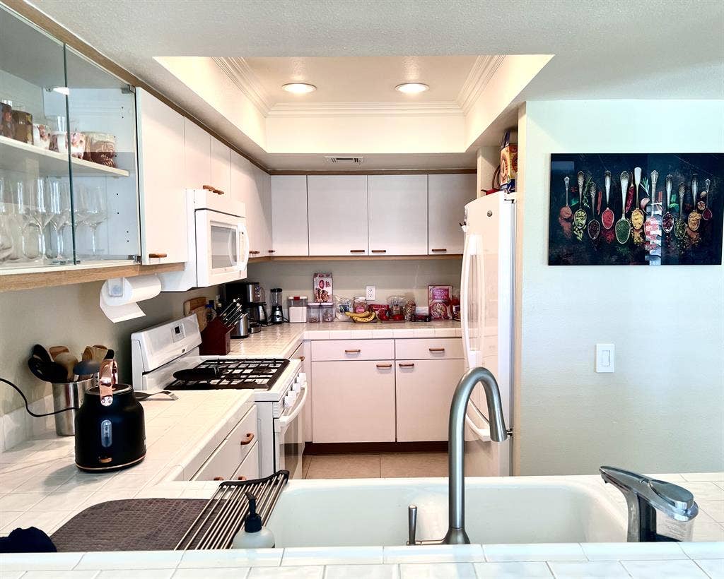 Looking for Roommate