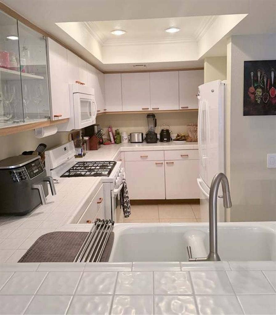 Looking for Roommate