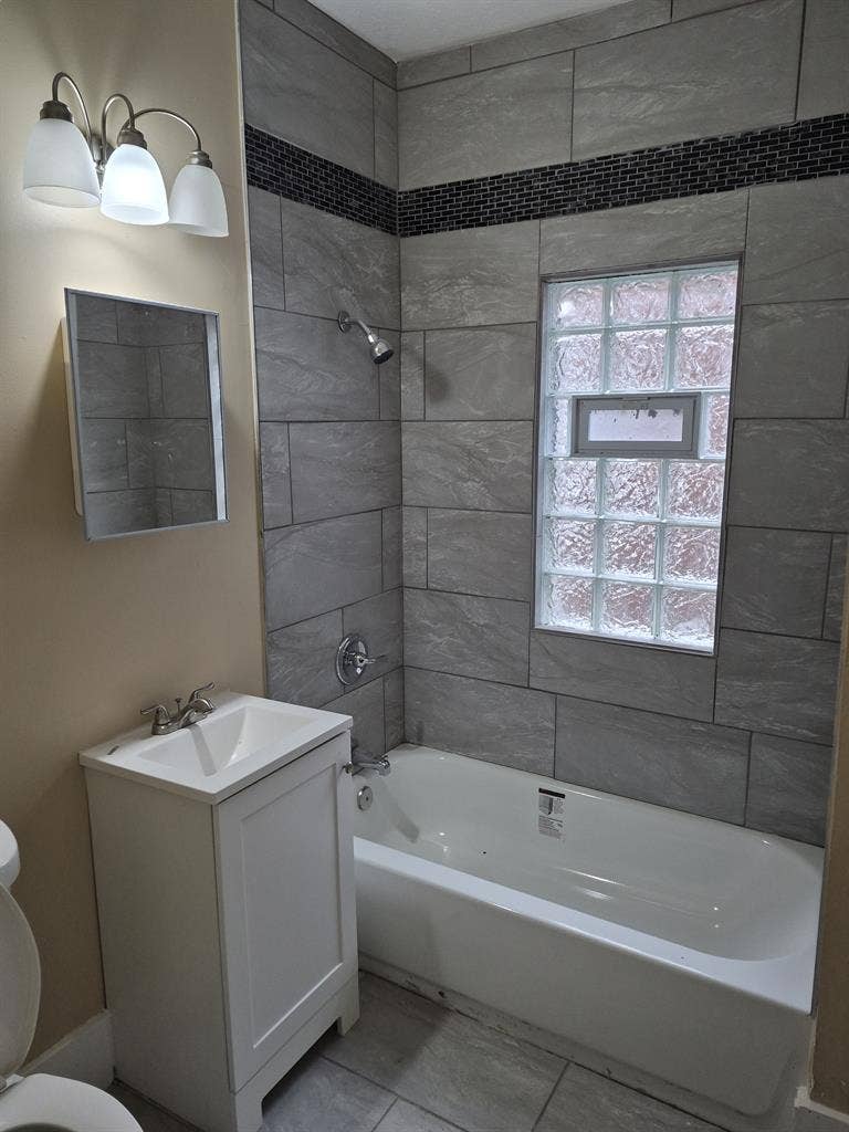 🏡Affordable Room Cleveland Shaker