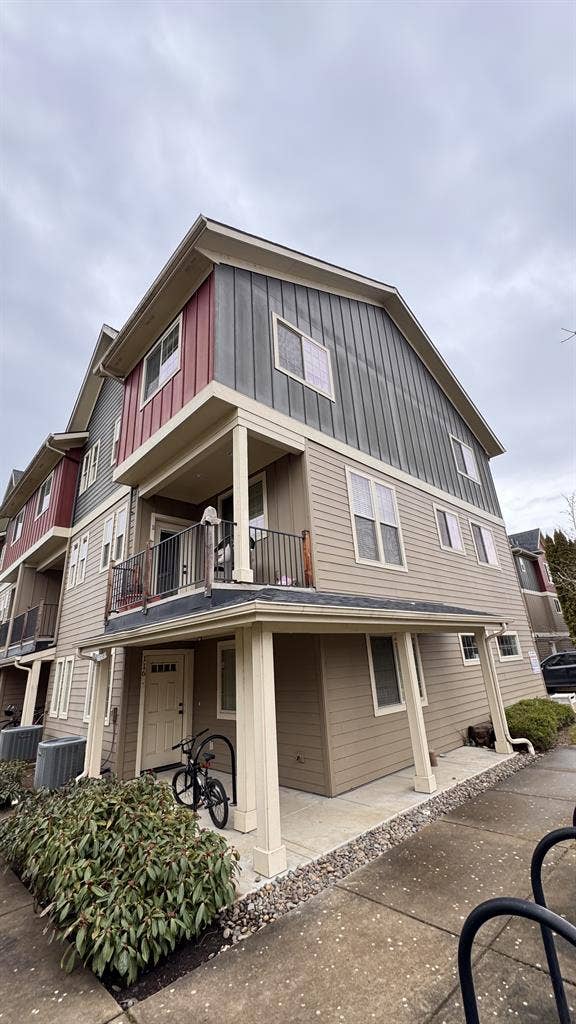 room in townhouse. Available in May